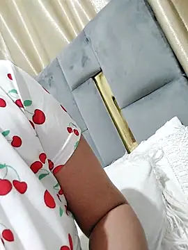 Yassmina11 live sex cam