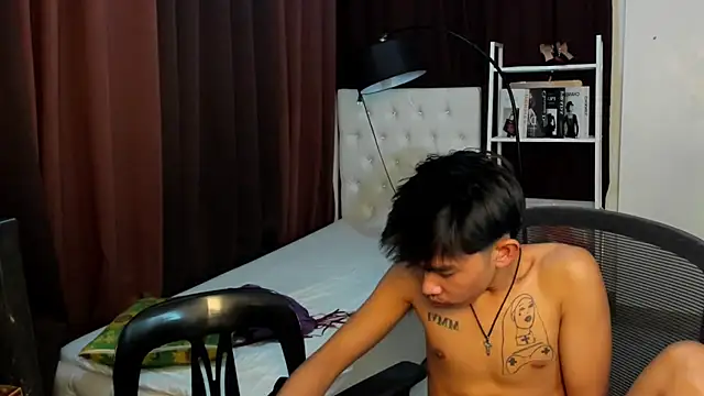 XloverXsiantwink live sex cam