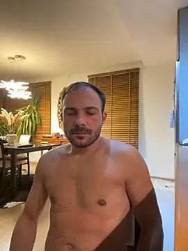 Adventurehotman live sex cam