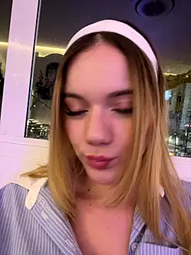 NicoleCut live sex cam
