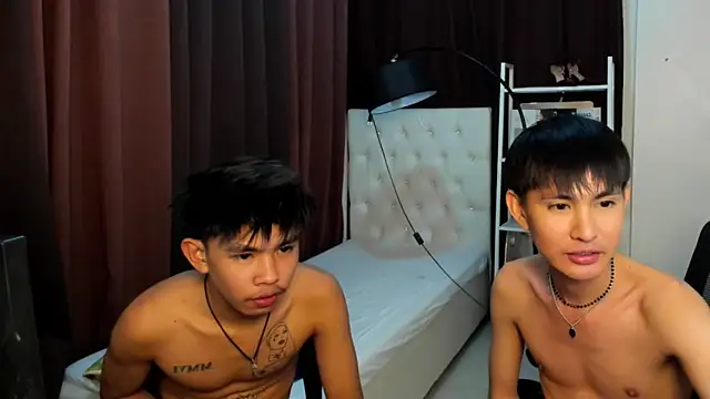 XloverXsiantwink live sex cam