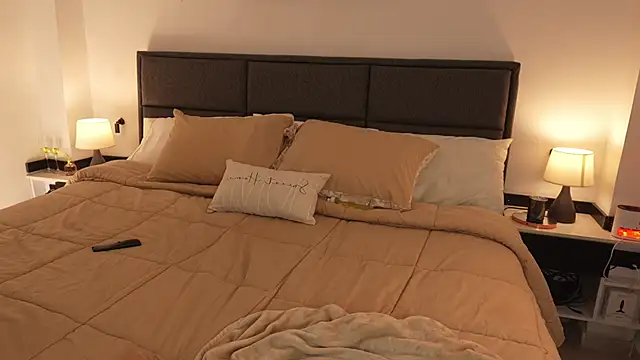 GiaFaaris live sex cam