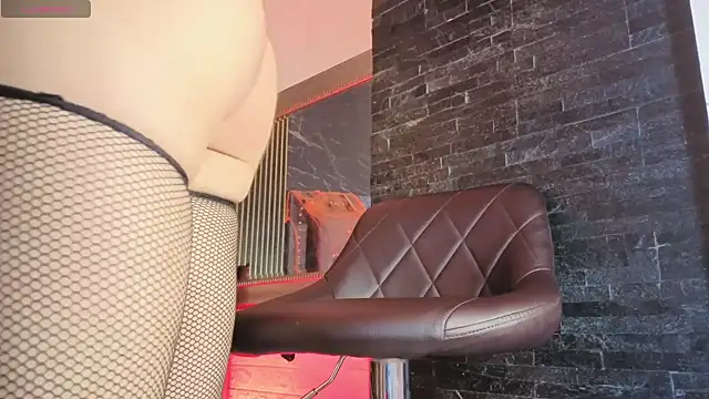 diosagolden's Stripchat show and profile