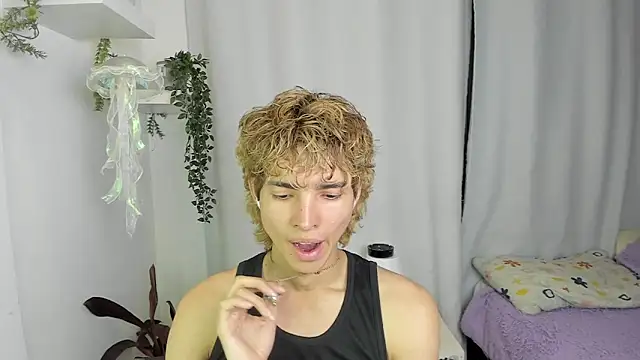 santy-kitty live sex cam