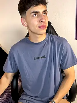 AdrianRinaldi live sex cam