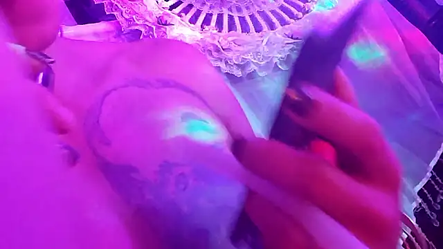 gurlnips live sex cam