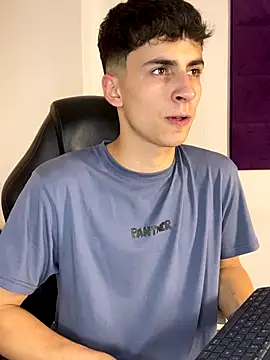 AdrianRinaldi live sex cam