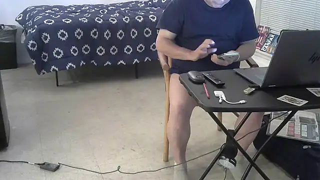 Peachestabby147's Stripchat show and profile