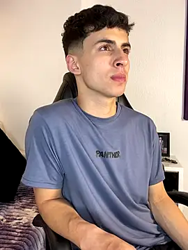 AdrianRinaldi live sex cam
