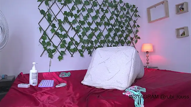 argiee_taylorxs2 live sex cam