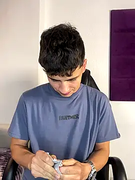 AdrianRinaldi live sex cam