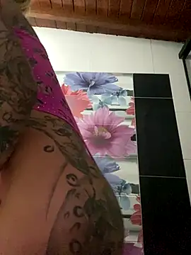 Zaratattoox live sex cam