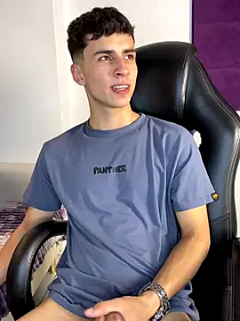 AdrianRinaldi live sex cam
