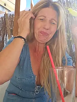 Melody73 live sex cam