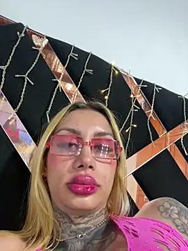 Zaratattoox live sex cam