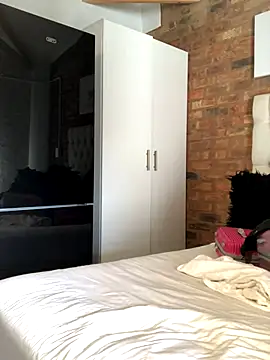 Kylie_Hairy_Bbc's Stripchat show and profile