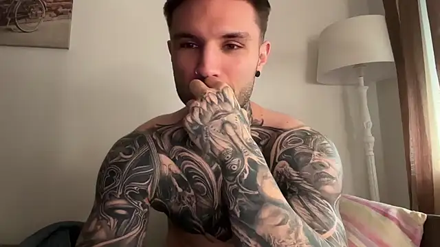 Larsskeet live sex cam