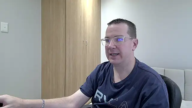 BrettJ81 live sex cam