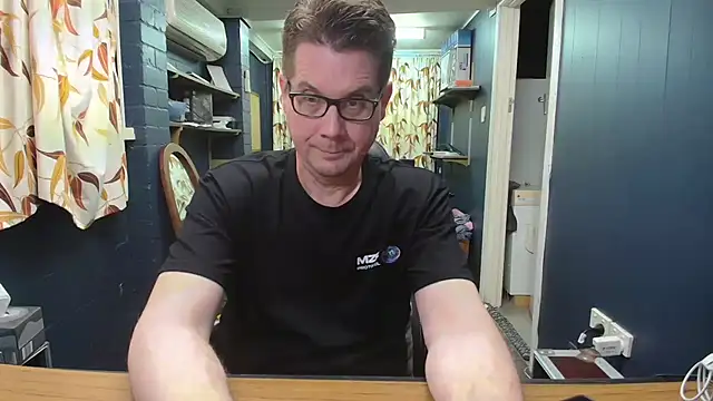 tilobinder live sex cam