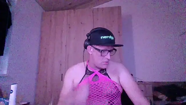 Bigthroaterboy live sex cam