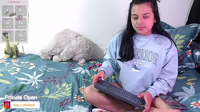 Tina_4_Charlie live sex cam