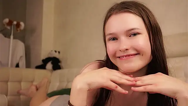 LynHillaire live sex cam