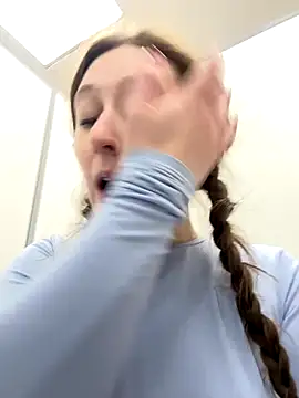 FroggyAnna live sex cam