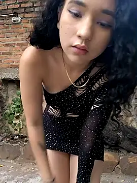sweet_outdoor_charm live sex cam