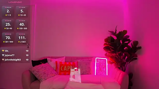 TiaBelle live sex cam