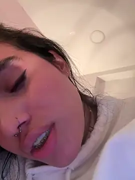 Bella__Wood live sex cam