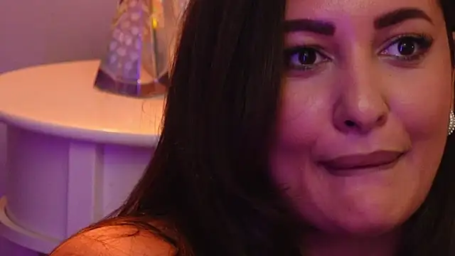 YaaraCollins live sex cam