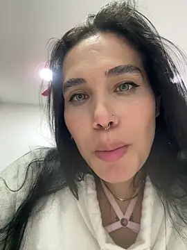 Bella__Wood live sex cam
