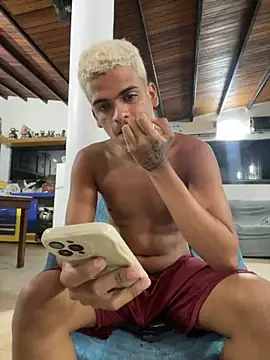 MrLeoLatino live sex cam