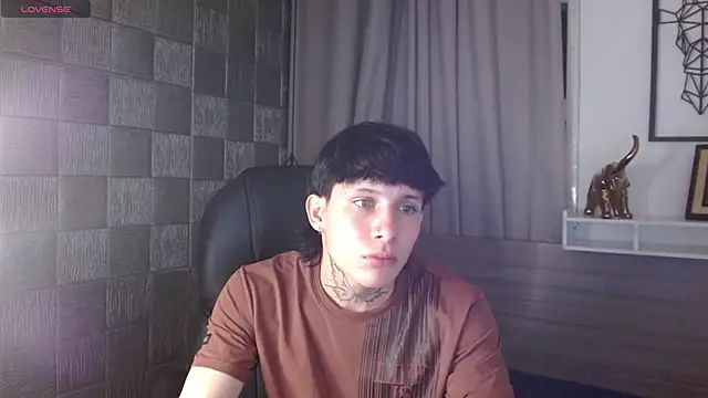 Iantwink18 live sex cam