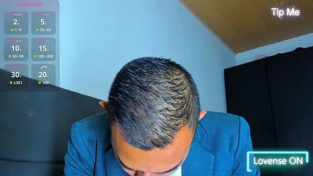 jhonyalzate2 live sex cam