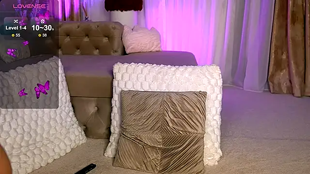 ChloeVelvet live sex cam