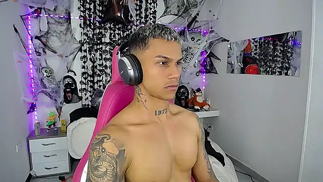 Leonard_Price live sex cam