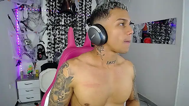 Leonard_Price live sex cam