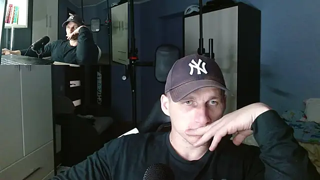 PoliglotJoe live sex cam