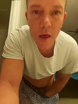 Bigtater1999 live sex cam