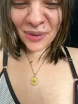 Pribaixinha live sex cam