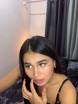 AngelHille live sex cam