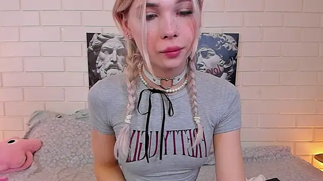 Blondy_Fina live sex cam