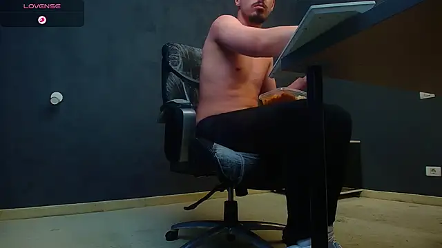 EnzoRace live sex cam