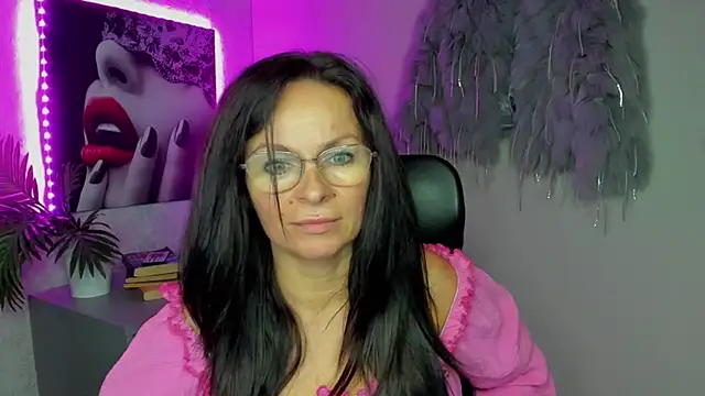HelenLuxx live sex cam