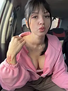 JulliaVegas live sex cam