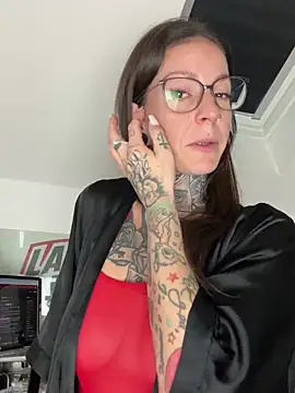 BrownieyQueen live sex cam