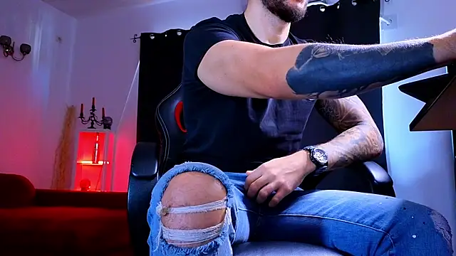 MightyAaron66 live sex cam