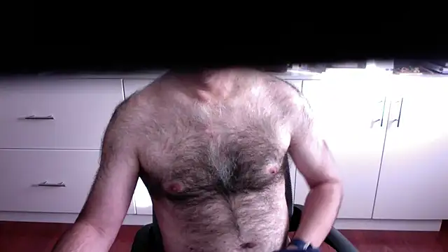 spanishairy live sex cam