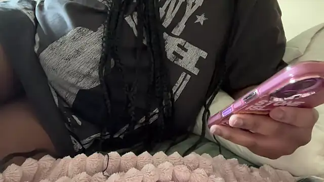 nanaisbackk live sex cam